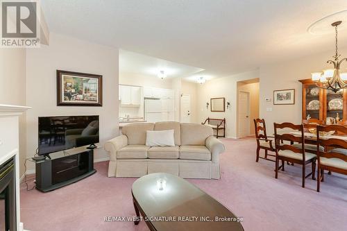 211 - 75 Treelawn Boulevard, Vaughan, ON - Indoor Photo Showing Living Room