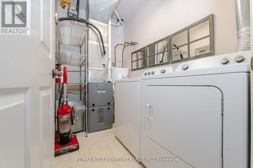 211 - 75 Treelawn Boulevard, Vaughan, ON - Indoor Photo Showing Laundry Room