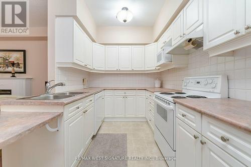 211 - 75 Treelawn Boulevard, Vaughan, ON - Indoor Photo Showing Kitchen With Double Sink