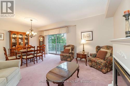 211 - 75 Treelawn Boulevard, Vaughan, ON - Indoor Photo Showing Living Room