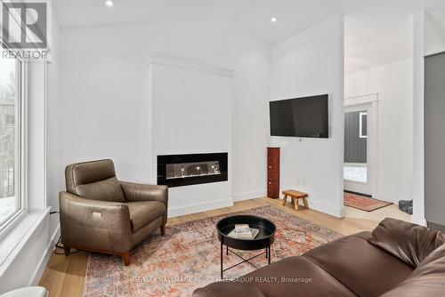 5385 Line 8 N, Oro-Medonte, ON - Indoor Photo Showing Living Room With Fireplace