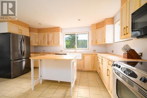 704 Barriere Lakes Road, Barriere, BC - Indoor Photo Showing Kitchen