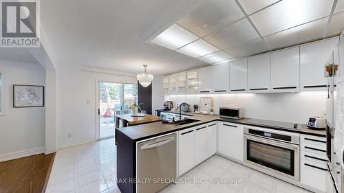 3616 Nutcracker Drive S, Mississauga (Lisgar), ON - Indoor Photo Showing Kitchen