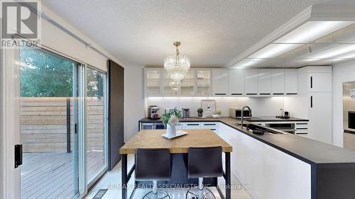 3616 Nutcracker Drive S, Mississauga, ON - Indoor Photo Showing Kitchen With Upgraded Kitchen