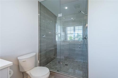 27 Willow Bank Common, St. Catharines, ON - Indoor Photo Showing Bathroom