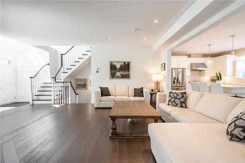 27 Willow Bank Common, St. Catharines, ON - Indoor Photo Showing Living Room