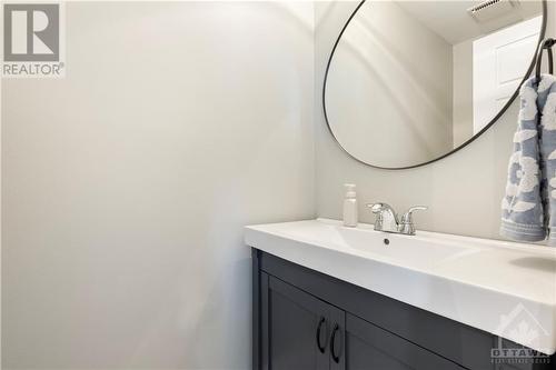 55 Stable Way, Ottawa, ON - Indoor Photo Showing Bathroom