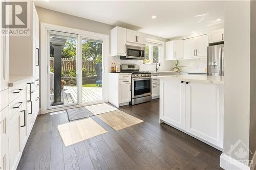 55 Stable Way, Ottawa, ON - Indoor Photo Showing Kitchen