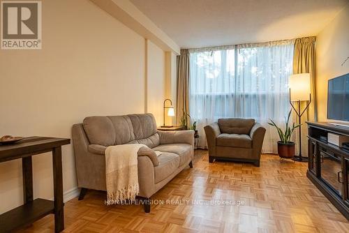 R1-1 - 60 Pavane Linkway, Toronto (Flemingdon Park), ON - Indoor Photo Showing Living Room