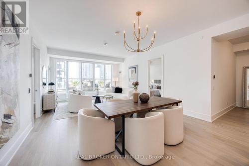 1007 - 455 Wellington Street W, Toronto, ON - Indoor Photo Showing Dining Room