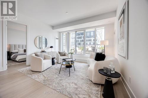 1007 - 455 Wellington Street W, Toronto, ON - Indoor Photo Showing Living Room