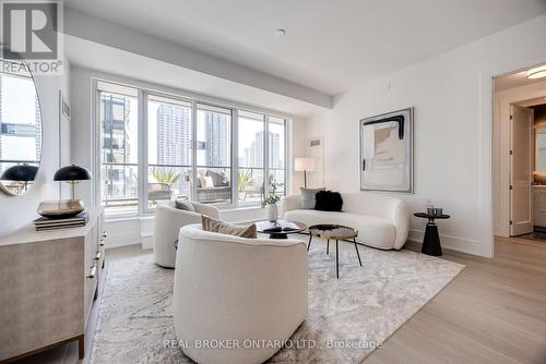 1007 - 455 Wellington Street W, Toronto (Waterfront Communities), ON - Indoor Photo Showing Living Room