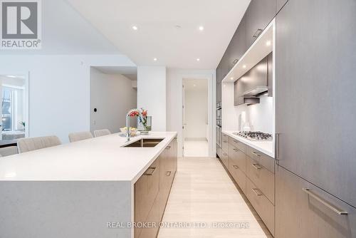 1007 - 455 Wellington Street W, Toronto (Waterfront Communities), ON - Indoor Photo Showing Kitchen With Double Sink With Upgraded Kitchen