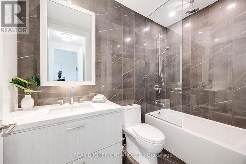 1007 - 455 Wellington Street W, Toronto (Waterfront Communities), ON - Indoor Photo Showing Bathroom