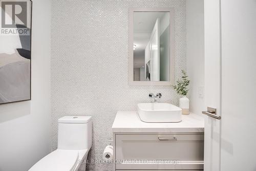 1007 - 455 Wellington Street W, Toronto (Waterfront Communities), ON - Indoor Photo Showing Bathroom