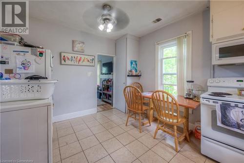 332 Queen Street W, Cambridge, ON - Indoor Photo Showing Kitchen