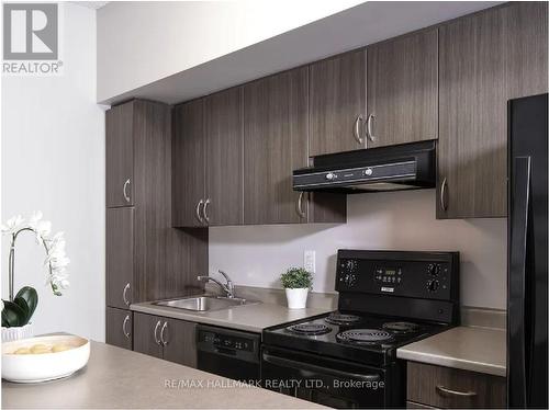 2111 - 570 Bay Street, Toronto, ON - Indoor Photo Showing Kitchen