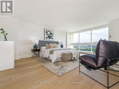 1701 - 63 St Clair Avenue W, Toronto (Yonge-St. Clair), ON - Indoor Photo Showing Bedroom