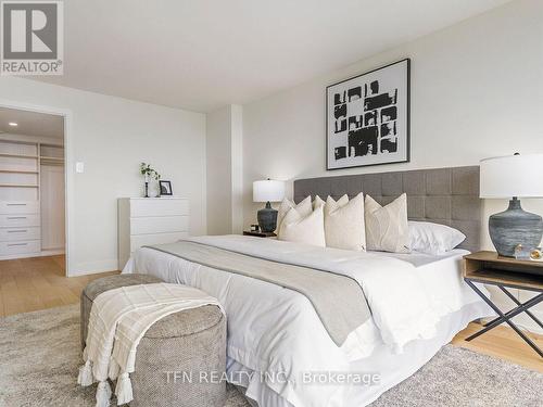 1701 - 63 St Clair Avenue W, Toronto (Yonge-St. Clair), ON - Indoor Photo Showing Bedroom