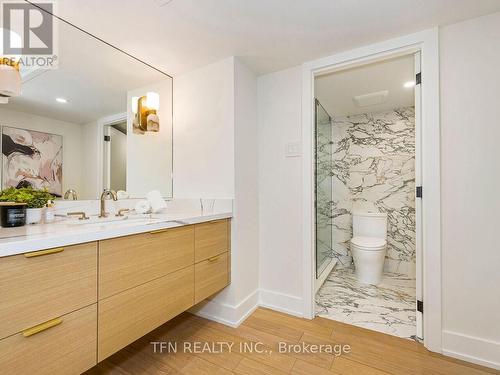 1701 - 63 St Clair Avenue W, Toronto (Yonge-St. Clair), ON - Indoor Photo Showing Bathroom