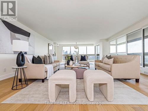 1701 - 63 St Clair Avenue W, Toronto (Yonge-St. Clair), ON - Indoor Photo Showing Living Room