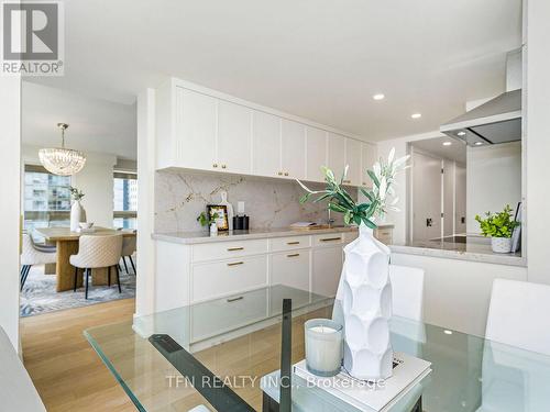 1701 - 63 St Clair Avenue W, Toronto (Yonge-St. Clair), ON - Indoor Photo Showing Kitchen