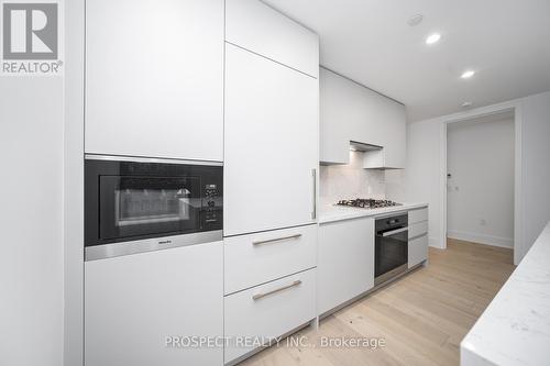 403 - 346 Davenport Road E, Toronto (Annex), ON - Indoor Photo Showing Kitchen