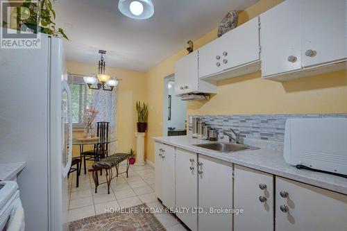 44 - 161 Wickson Trail, Toronto, ON - Indoor Photo Showing Kitchen