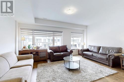 6 Persica Street, Richmond Hill, ON - Indoor Photo Showing Living Room