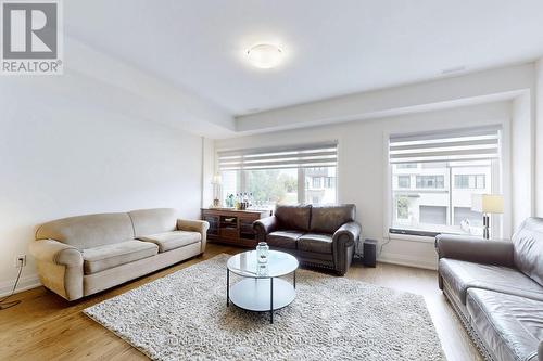 6 Persica Street, Richmond Hill, ON - Indoor Photo Showing Living Room