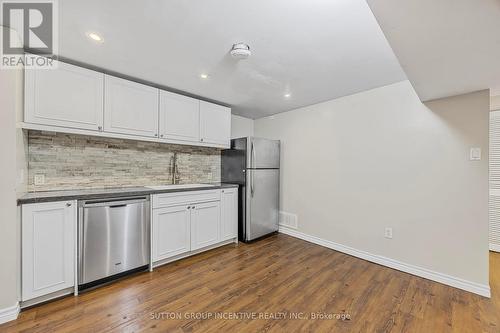 23 Shirley Avenue, Barrie (Sunnidale), ON - Indoor Photo Showing Kitchen