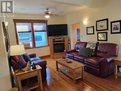 538 St. Laurent Avenue, Quesnel, BC - Indoor Photo Showing Living Room