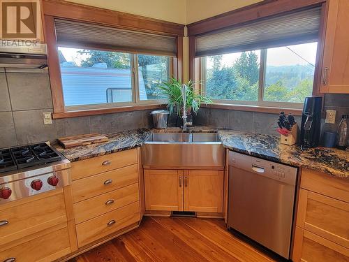 538 St. Laurent Avenue, Quesnel, BC - Indoor Photo Showing Kitchen With Double Sink