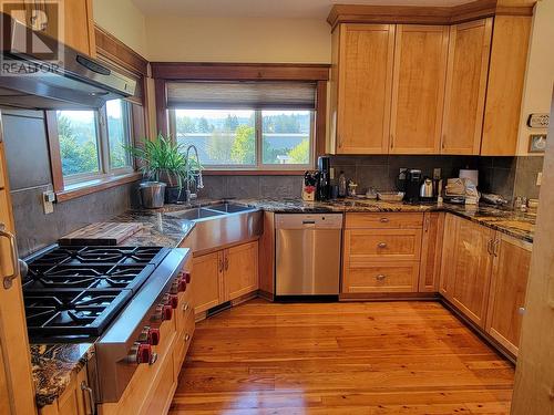 538 St. Laurent Avenue, Quesnel, BC - Indoor Photo Showing Kitchen With Double Sink