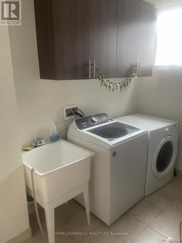 189 Wheat Boom Drive S, Oakville, ON - Indoor Photo Showing Laundry Room