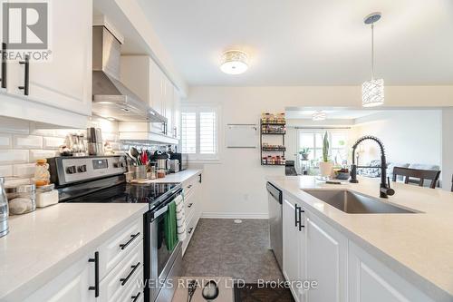 1576 Leblanc Court W, Milton (Ford), ON - Indoor Photo Showing Kitchen With Upgraded Kitchen