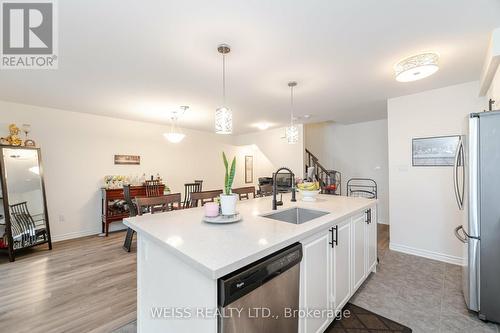 1576 Leblanc Court W, Milton (Ford), ON - Indoor Photo Showing Kitchen With Upgraded Kitchen