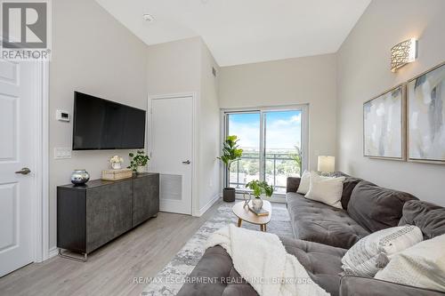 1109 - 716 Main Street E, Milton (Old Milton), ON - Indoor Photo Showing Living Room