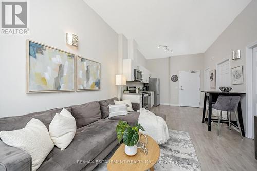 1109 - 716 Main Street E, Milton (Old Milton), ON - Indoor Photo Showing Living Room