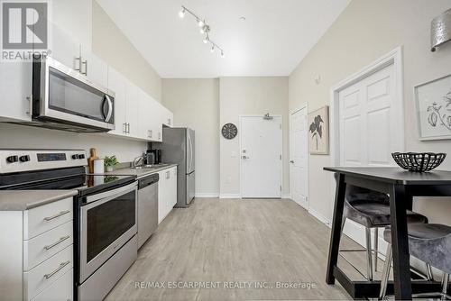 1109 - 716 Main Street E, Milton (Old Milton), ON - Indoor Photo Showing Kitchen