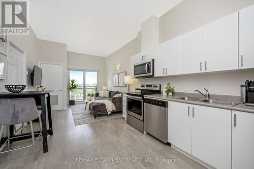 1109 - 716 Main Street E, Milton (Old Milton), ON - Indoor Photo Showing Kitchen With Double Sink