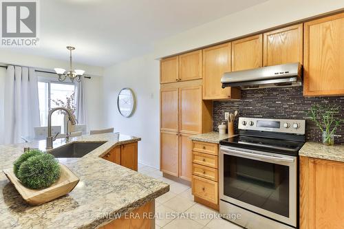 6113 Rowers Crescent, Mississauga, ON - Indoor Photo Showing Kitchen With Upgraded Kitchen