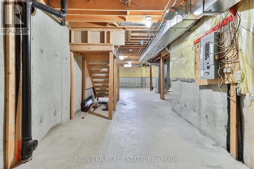 6113 Rowers Crescent, Mississauga, ON - Indoor Photo Showing Basement