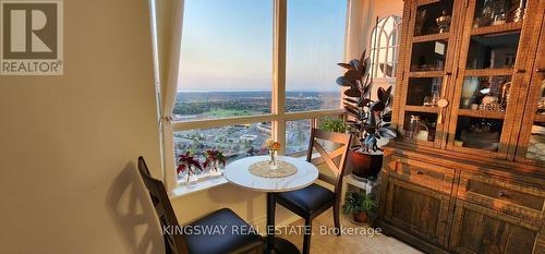 3009 - 3880 Duke Of York Boulevard, Mississauga, ON - Indoor