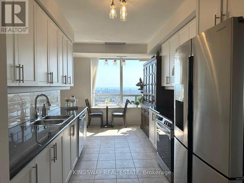 3009 - 3880 Duke Of York Boulevard, Mississauga, ON - Indoor Photo Showing Kitchen With Double Sink With Upgraded Kitchen