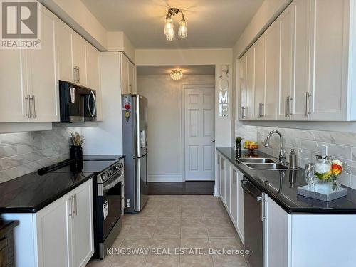 3009 - 3880 Duke Of York Boulevard, Mississauga, ON - Indoor Photo Showing Kitchen With Double Sink With Upgraded Kitchen