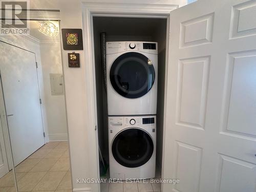 3009 - 3880 Duke Of York Boulevard, Mississauga, ON - Indoor Photo Showing Laundry Room