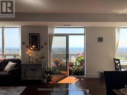 3009 - 3880 Duke Of York Boulevard, Mississauga, ON - Indoor Photo Showing Living Room