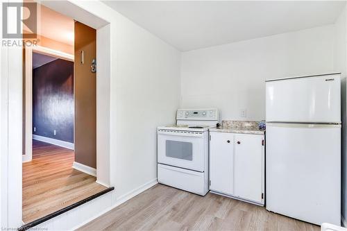 45 East Bend Avenue N, Hamilton, ON - Indoor Photo Showing Kitchen