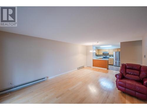 187 Warren Avenue W Unit# 206, Penticton, BC - Indoor Photo Showing Living Room